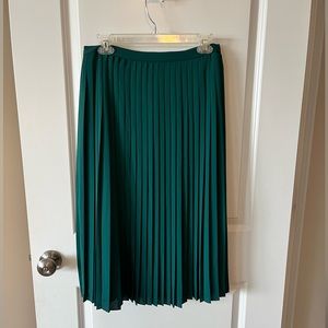 Jewel toned pleated skirt 💐